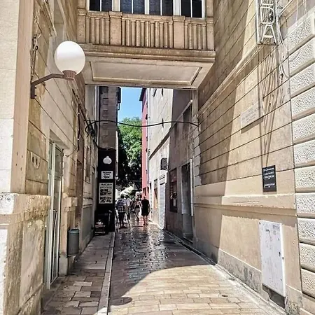 Luxury Old * ザダル